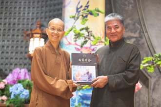 惠中寺「未來與希望」講座　李鴻源闡述對地球布施