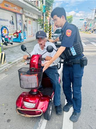 楊梅失智翁騎代步車14公里到龍潭買菜  警護送返家