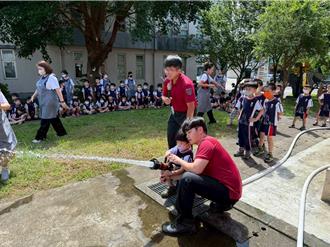 桃園消防隊進入幼兒園　百位孩童齊學消防安全知識
