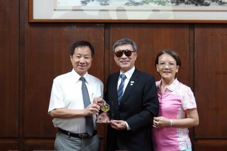 從清寒到慷慨捐助！東海EMBA「一家同班生」游志豪夫婦　捐500萬助學校AI教學創新