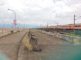 蘭陽大橋廢文資身分 民團搶救