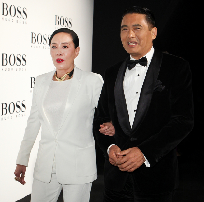 周润发（右）和妻子陈荟莲证实身后财产全捐公益。（图／陈卓邦摄）