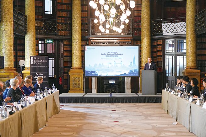 中共中央对外联络部长刘建超，日前在英国伦敦出席第十三届中英政党对话。（新华社）