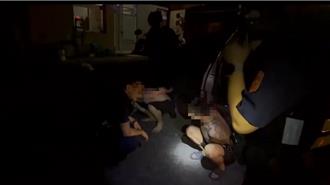 淡水民宅惡火釀1死1傷！ 2男裸身駕贓車逃逸落網