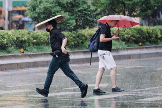 天氣》大台北烤爐直飆37度！周二起午後雷雨區擴大 一周天氣3變化
