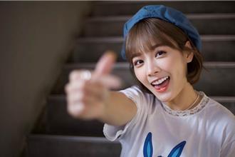 啦啦队女神「秘恋」韩国高壮男！ 篮篮传统市场亲昵勾手、互相喂食