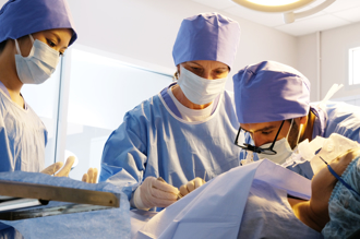 90岁翁主动脉瘤復发 林口长庚「免开心」微创手术救命