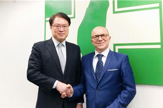 接見法前參議員 林右昌： 民主同盟會應勇敢採取一致行動