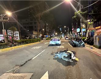 新北計程車違停路中載客　騎士追撞昏迷送醫