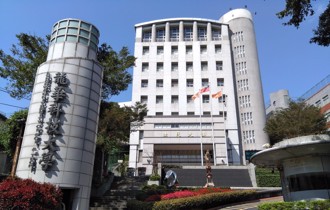 影》龍華科大「動起來」爆紅 校長領軍秀舞技引爆話題