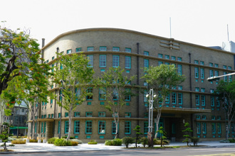 嘉義市立美術館邀請卡出包 文化局長頭銜誤植 館方緊急致歉