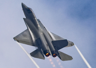 陆歼-35隐形战机量产？新照曝玄机