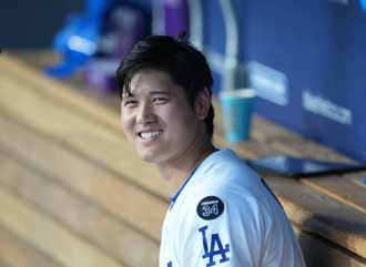 MLB》大谷披紫金战袍？网狂P图惹笑总教练：放过他吧