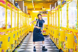 颂乐〈Floating Free〉发行即夺冠  谢粉丝「一起创造的奇蹟」