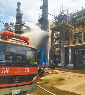 高雄 兩工安意外 工人鋼瓶砸頭命危