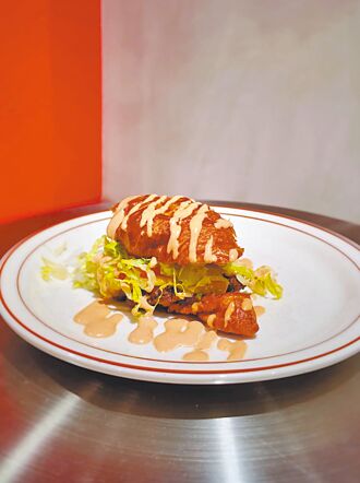 逛市集喝青草可乐消暑去