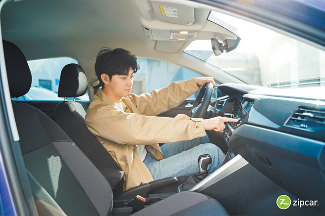 毕业季后，社会新鲜人迈入人生新阶段，用车需求随之提升。Zipcar无人化自助租车已成为年轻族群的用车首选（见图）。为打造18岁起的安全用车起点，Zipcar推出「安心专案」，全会员不分平假日，透过App即可轻松加购。每小时最低50元起，即可享有车损自负额、营业损失、轮胎与玻璃损伤「全部归零」保障，帮助新鲜人用车更安心，尽情展开人生新旅程。（安维斯汽车提供）