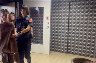 高雄淫窟電信大樓又被抄！「百妃迎賓」老司機  鹹濕攬客照曝光 