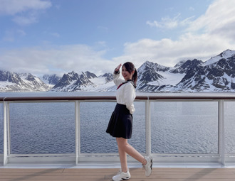 「勇跳北極海」女主播 破冰入極圈！插旗北緯82度