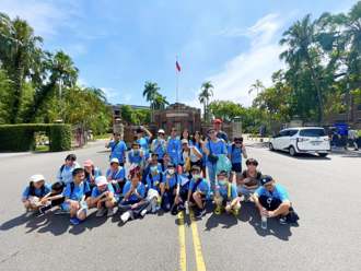 海納百川》十年樹木百年樹人 帶小學生參訪台大有感（廖明輝）