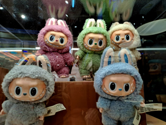 Labubu大量補貨 二手價崩了！泡泡瑪特高點狂殺17％