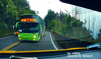 「台灣好行」公車阿里山逆向超車！險撞特斯拉小黃 離譜畫面曝
