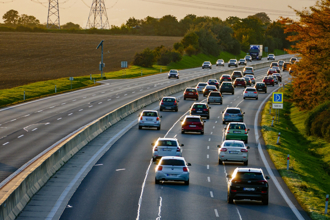 高速公路遇3種車必閃 達人教學：後視鏡要看