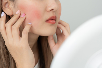 22年不卸妝 37歲女變「關公臉」 躲家裡不敢見人