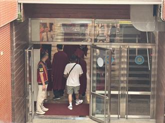 逢甲大學機電系今補辦畢典 學生、家長參加心聲曝