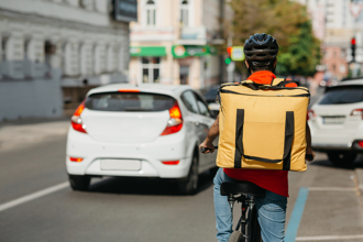 摩铁送餐被大叔「约冲澡」 外送员曝奇葩经验 眾人看傻