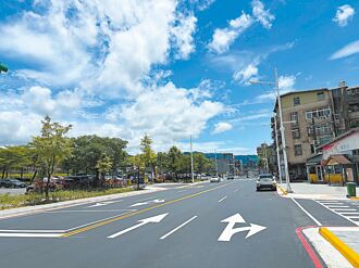 拓宽＋排水 七堵人行道续改善