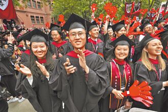 重啟學生簽證面試 社交媒體設公開