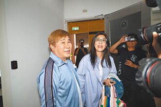 胡瓜牵手丁柔安 甜喊「我的就是她的」