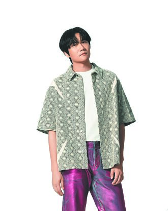 小玉玩團也愛聽團