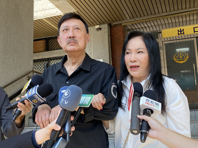 余天、李亞萍已經70幾歲。(李文正攝)