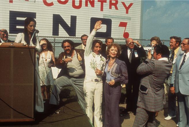 《納許維爾》（1975）以眾聲喧嘩的精彩群戲，完美堆疊人們對美國夢的幻滅。（Images Courtesy of Park CircusParamount）