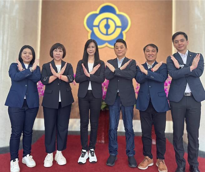 中選會宣告罷免投票日訂在7月26日，其中桃園6席國民黨立委罷免案全成立。（摘自涂權吉臉書）