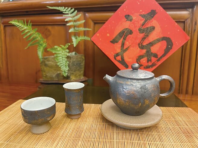 「台湾黑铁陶」艺术家赵胜勇的黑铁陶创作。图／业者提供