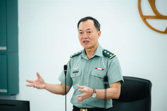 鍾樹明視導205廠 勉為國防自主獻心力