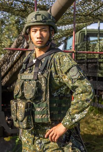 21砲1營基地實彈射擊 磨練砲兵專長齊心保家衛國