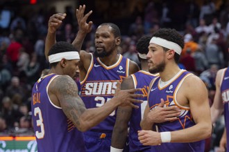 NBA》卡森斯爆太陽休息室打架 杜蘭特：你消息來源說謊