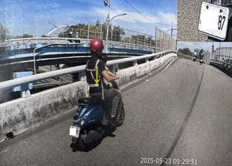 父騎車「1歲娃沒戴安全帽」挨罰 兩派網戰翻！製單警局回應了