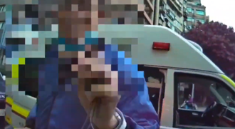 北市府前科長騎Ubike闖紅燈拒檢！「裝病硬上警車耍賴」判決出爐