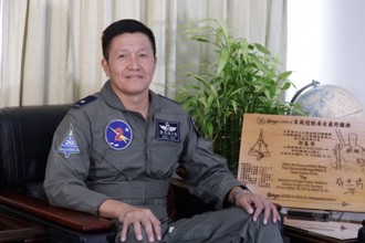 空軍將領異動！「TOP」鄧恩憐中將接任空作部指揮官 超狂紀錄無人破
