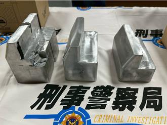 「門擋」藏玄機！塞在裡面空運出國 警逮2男起獲金條24公斤