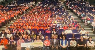 工商婦女協會捐行動玩具車 侯友宜：打造全齡共玩移動親子館