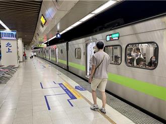 自強號上有蛇！清潔員驚見「球蟒」  台鐵急喊話