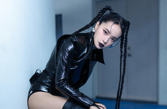 蔡依林火辣飆唱嗨炸hito！爆乳深V造型不藏了