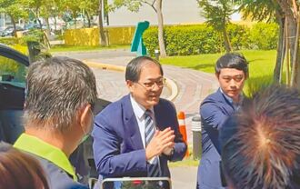 鄭銘謙被問快閃 藍批黃涉何條文