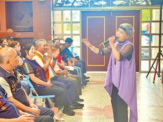 蔡衍明愛心基金會 慰勞新城長輩